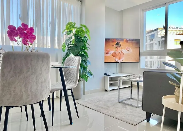 Cozy City Center Condo Full Ac