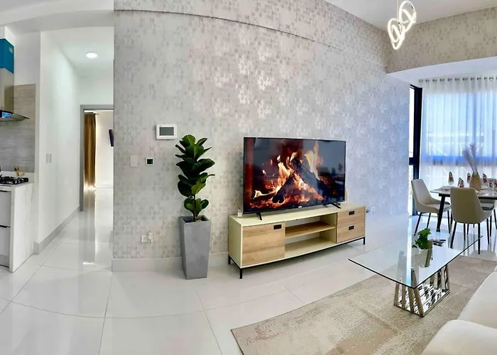 Upscale Centric Apt, City Views